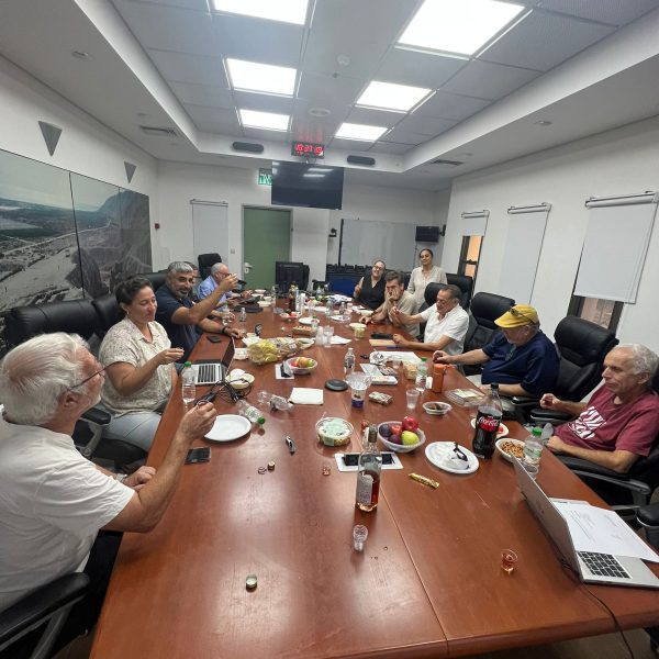 הרמת כוסית מליאה