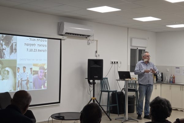 זיכרון בסלון(3)